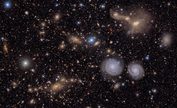 Vue du Cosmic Treasure Chest capturée par l'Observatoire Rubin, révélant des galaxies spirales et des étoiles lointaines.