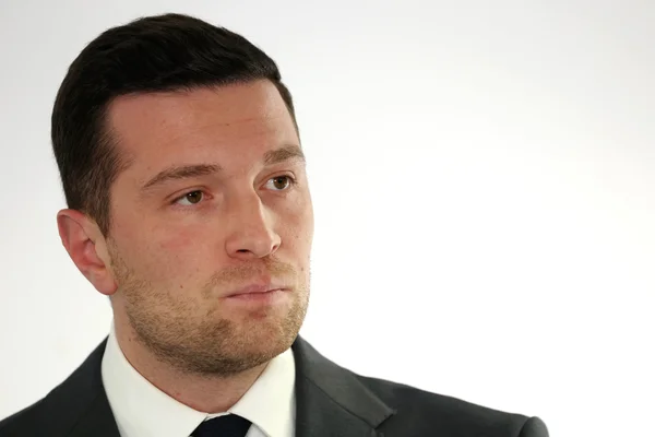 Portrait de Jordan Bardella.