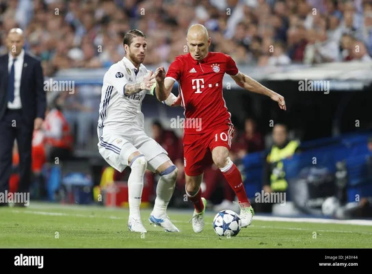 Sergio Ramos et Arjen Robben en duel pour le ballon lors du match Real Madrid - Bayern.