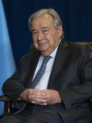 Portrait officiel d'António Guterres, actuel Secrétaire général des Nations Unies.