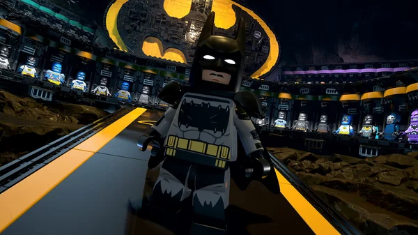 Aperçu de la Batcave dans le jeu LEGO Batman, conçue comme un musée pour les fans