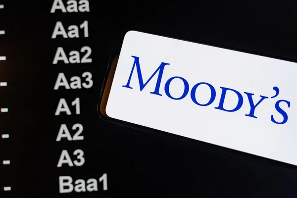 Logo de l'agence de notation Moody's sur une liste de catégories de notation.