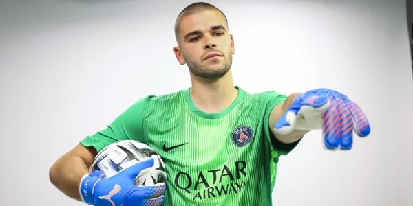 Lucas Chevalier arborant les couleurs du Paris Saint-Germain.
