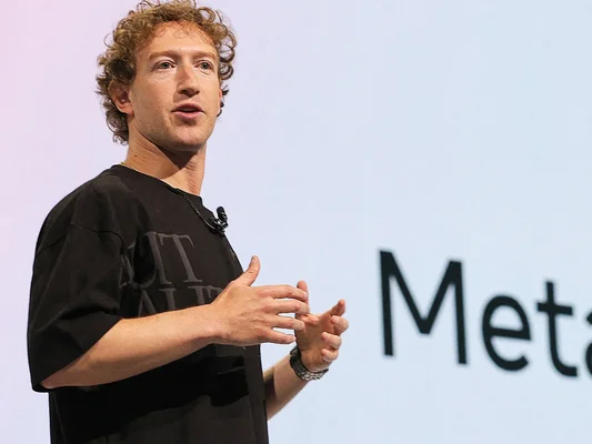 Mark Zuckerberg présentant le projet de version IA de lui-même destinée au personnel de Meta.