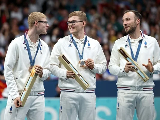 Les frères Lebrun sur le podium olympique avec leur médaille de bronze