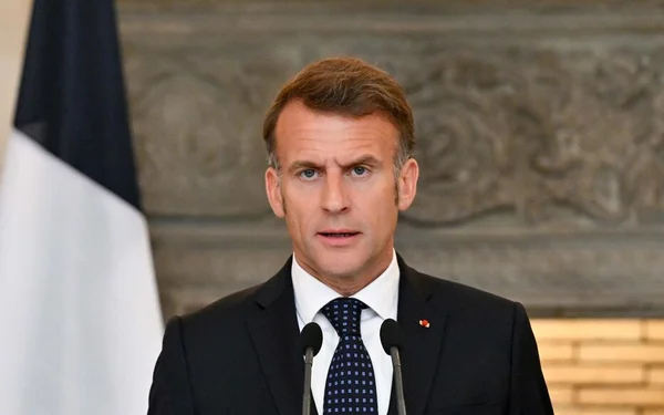 Le président Emmanuel Macron s'exprimant sur la clarté des traités européens lors de son second jour de visite en Grèce.