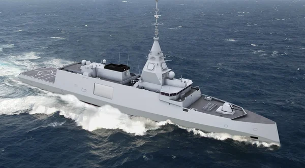 La frégate FDI avec radar Sea Fire en mer, visible avec sa plateforme d'hélicoptère arrière.