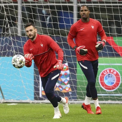 Mike Maignan à l'entraînement avec l'équipe de France.