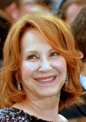 Nathalie Baye signant un autographe lors du Festival de Cannes 2011.