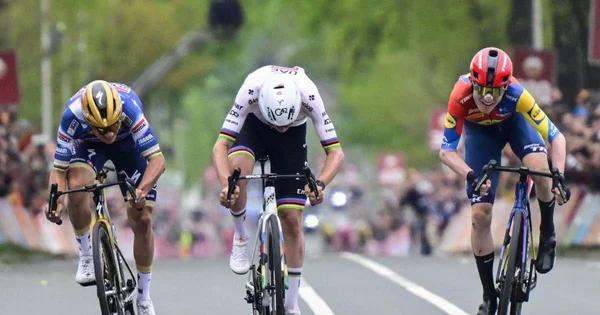 Remco Evenepoel en pleine action lors de l'Amstel Gold Race.
