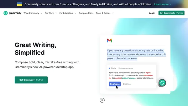 Page d'accueil du site web Grammarly avec le slogan et une démonstration des fonctionnalités de l'assistant d'écriture.