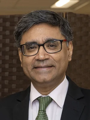 Portrait de Vikram Misri, secrétaire aux Affaires étrangères de l'Inde.