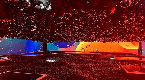 L'installation 'Euphoria – Art is in the Air' au Balloon Museum de Paris