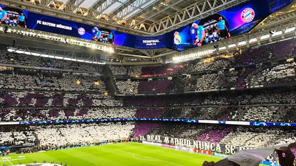 Ambiance au Stade Santiago Bernabéu lors d'une demi-finale de Ligue des Champions Real Madrid - Bayern.