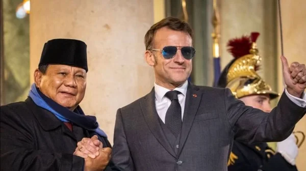 Prabowo Subianto, président indonésien, en portrait officiel avec songkok traditionnel