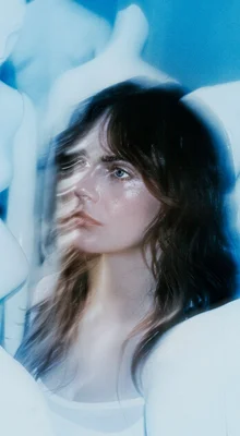 Portrait stylisé de Cara Delevingne pour son concert au Main Room à Paris.