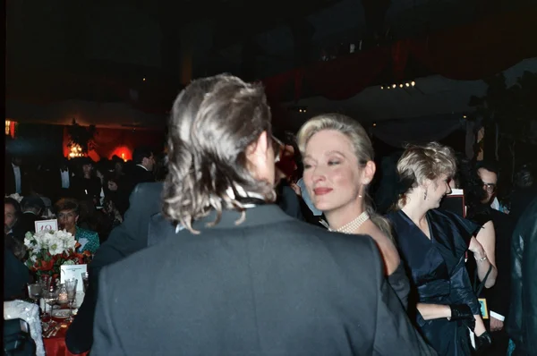 Meryl Streep aux 61es Oscars en 1989, vêtue d'une robe de soirée avec collier de perles.