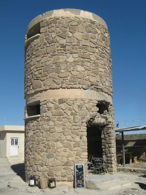 Entraînement SERE : utilisation d'un périscope de vision nocturne.