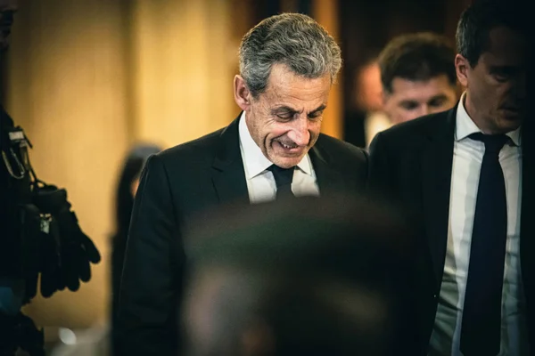 Nicolas Sarkozy affirmant son innocence devant la justice.