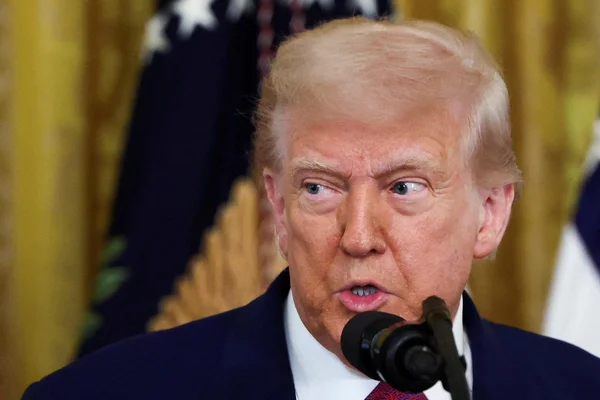 Donald Trump s'exprimant lors d'une intervention concernant la nécessité d'un accord entre Téhéran et Israël.