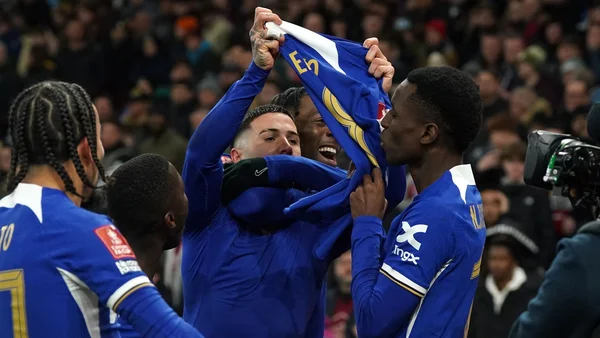 Aston Villa 1-3 Chelsea : Enzo Fernandez marque un but spectaculaire et les Blues atteignent le cinquième tour de la FA Cup | Actualités Football | Sky Sports