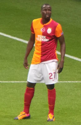 Emmanuel Eboué évoluant sous les couleurs du club turc Galatasaray.