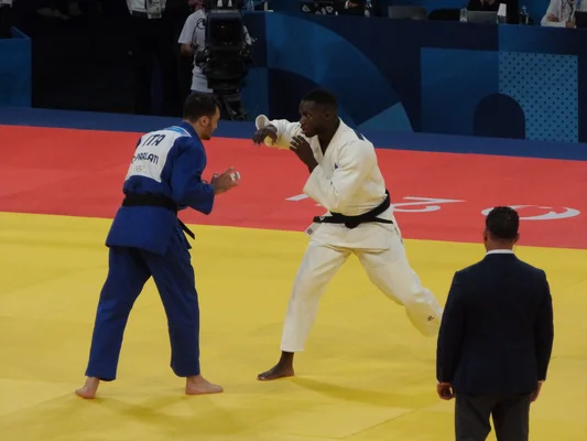 Maxime-Gaël Ngayap Hambou face à Christian Parlati lors des Jeux Olympiques de Paris 2024.