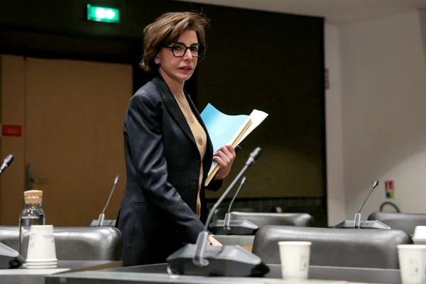 Rachida Dati avec des documents lors de la commission d'enquête parlementaire.