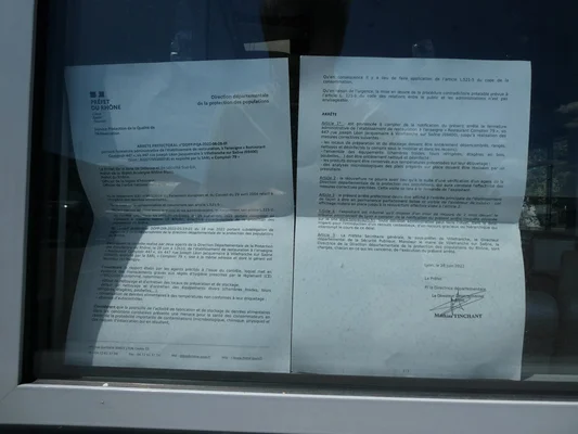 Avis de fermeture administrative d'un restaurant à Villefranche-sur-Saône.