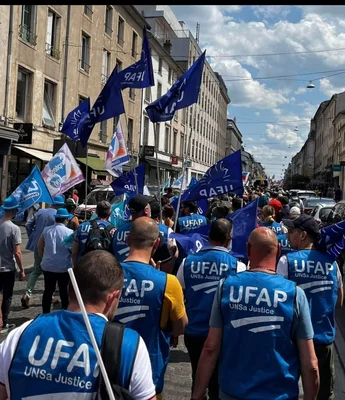 Mobilisation des personnels pénitentiaires de l'UR Grand-Est portant les couleurs de l'UFAP et de l'UNSa Justice.