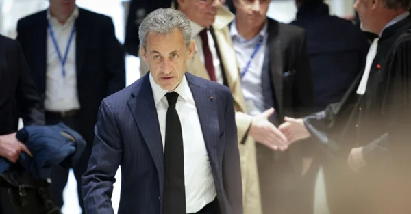 Nicolas Sarkozy se rendant à son procès en appel.