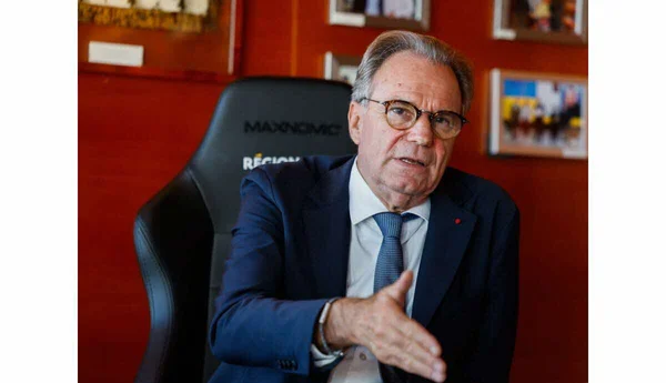 Renaud Muselier à côté de Margaritis Schinas lors de la conférence Méditerranée du futur.