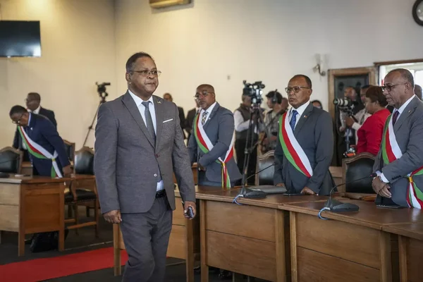 Réunion officielle à Antananarivo suite à la déclaration d'un agent de l'ambassade de France persona non grata.