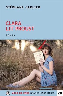 Couverture de 'Clara lit Proust' de Stéphane Carlier, publié par Gallimard, avec une femme en robe bleue dans les herbes.
