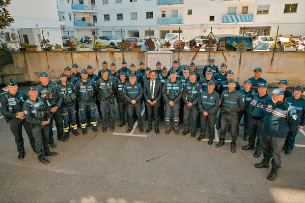 Le maire Bryan Masson avec les effectifs de la police municipale.