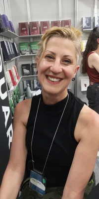 L'autrice Sonia Cotten au Salon du livre de l'Abitibi-Témiscamingue en 2023.