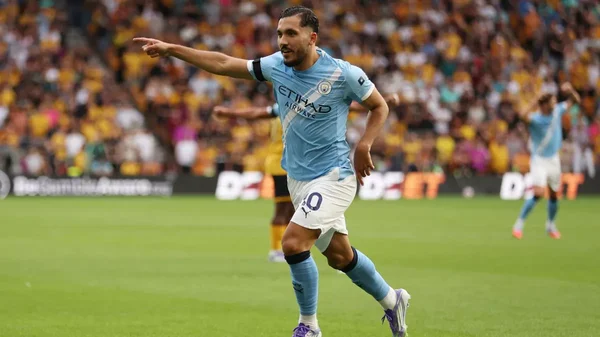 Rayan Cherki célèbre son joli premier but en championnat avec Manchester City.