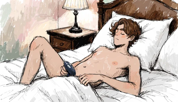 Pénis en érection vu de face, une main tenant un sextoy connecté à proximité, fond flou de chambre à coucher