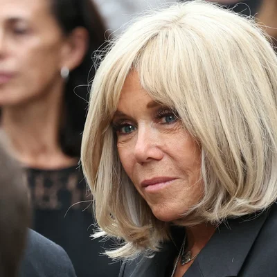 Portrait de Brigitte Macron dans le cadre d'une polémique médiatique.