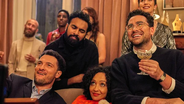 Dan Levy lors d'une réception sociale.