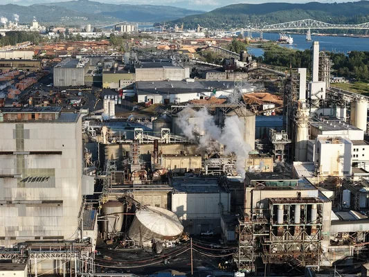 Vue aérienne de l'usine de l'État de Washington où huit personnes ont trouvé la mort dans l'explosion d'un réservoir.