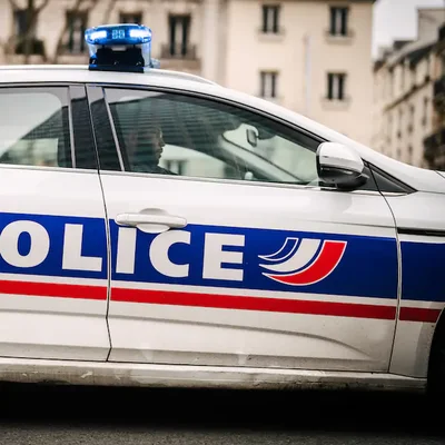 Véhicule de la Police nationale sur les lieux du drame à Toulon.