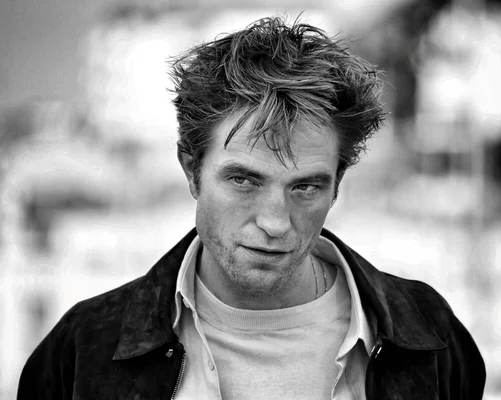 Portrait en noir et blanc de Robert Pattinson.