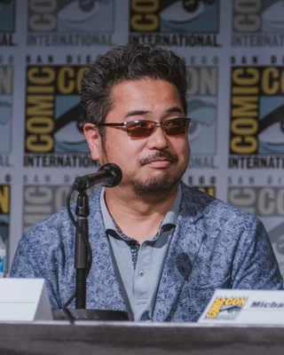 Katsuhiro Harada lors d'une conférence au Comic-Con International.