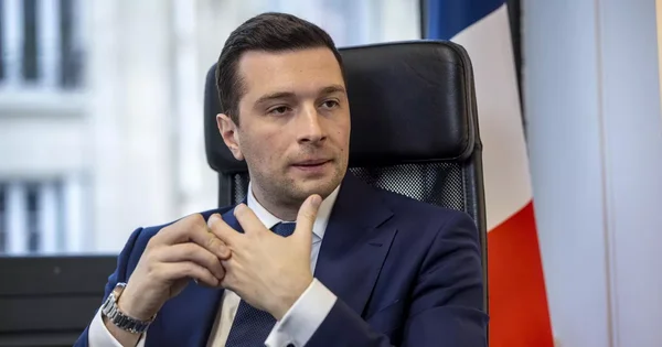 Article du Figaro sur l'échange entre Jordan Bardella et Kylian Mbappé.