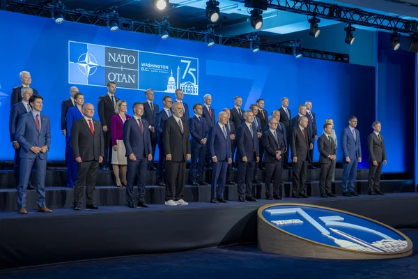Joe Biden et les dirigeants de l'OTAN lors de la photo de famille du sommet de Washington, 2024.