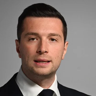 Portrait officiel de Jordan Bardella.