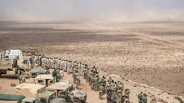 Convoi militaire lors des exercices African Lion au Maroc, mettant en vedette l'intelligence artificielle et la robotique.