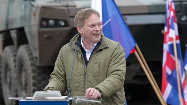Grant Shapps, ministre britannique de la Défense, lors d'un événement militaire.