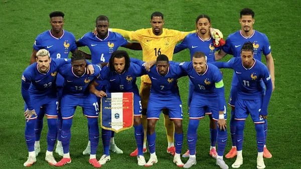 Photo d'équipe des joueurs de l'équipe de France avant un match.
